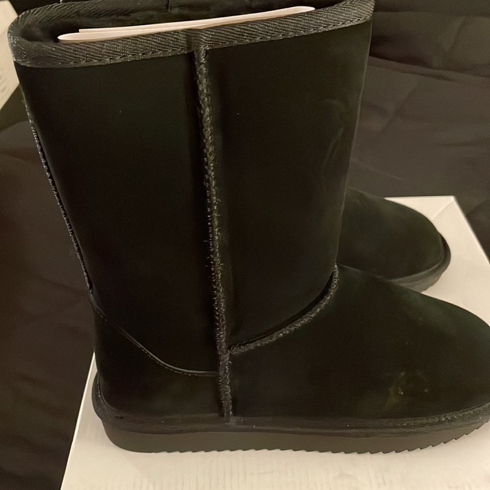 🔥Sale🔥pretty and comfy black suede boots..NWOT..NIB..never worn.. - Picture 4 of 5